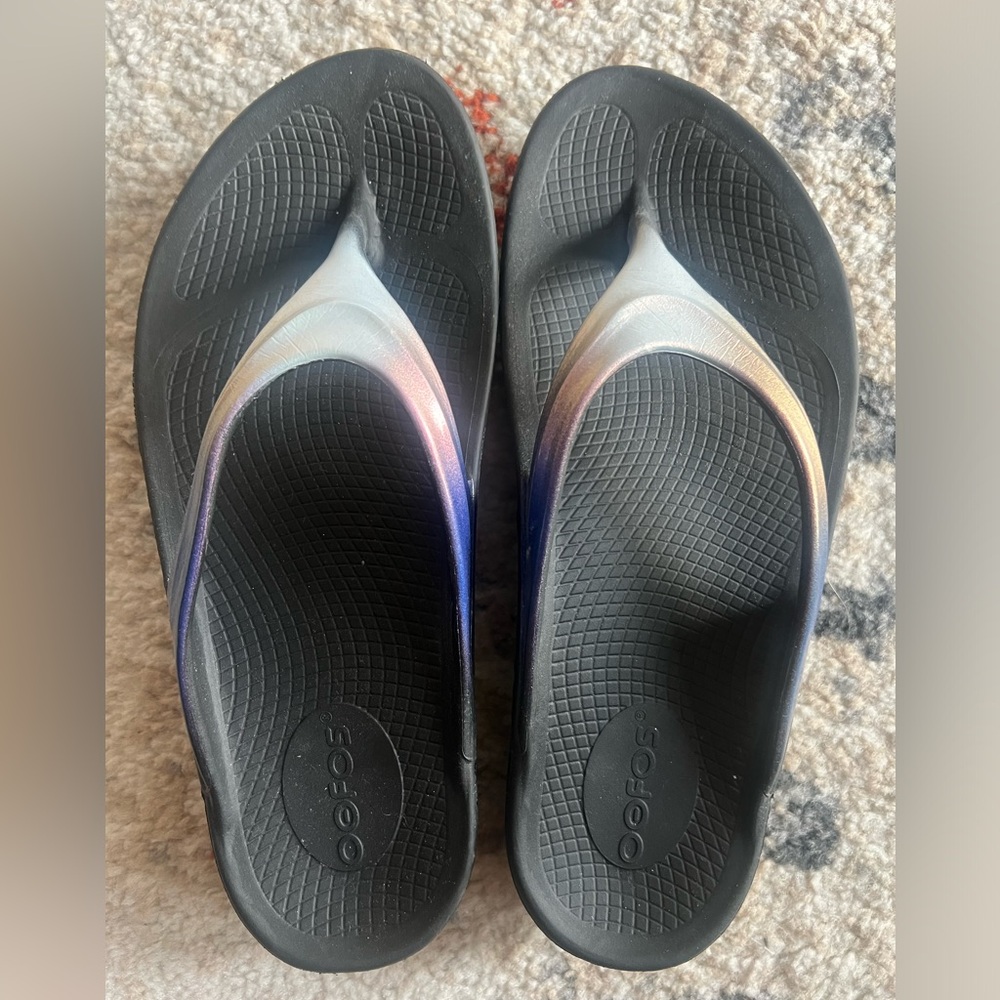 Oofos OOlala Women's Black Gradient Slide Sandals - Picture 3 of 4